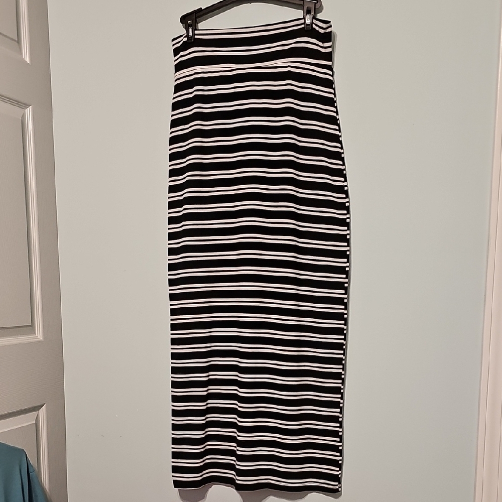 No Comment Striped Black and White Women's Maxi Skirt. Size L. Stretch.